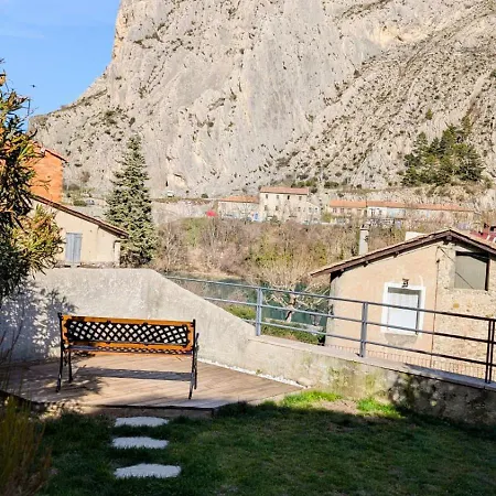 Апартаменты - La Baume Au Coeur Систерон